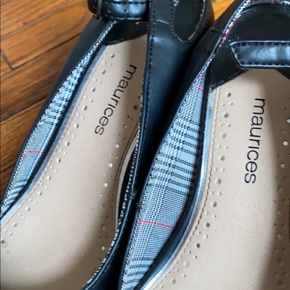 Maurice’s black pointy toe sling back kitten heels - Picture 3 of 4